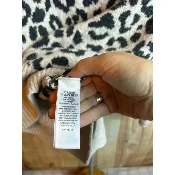 Jessica Simpson Leopard Print Sweater Women's Size XS - Picture 5 of 7